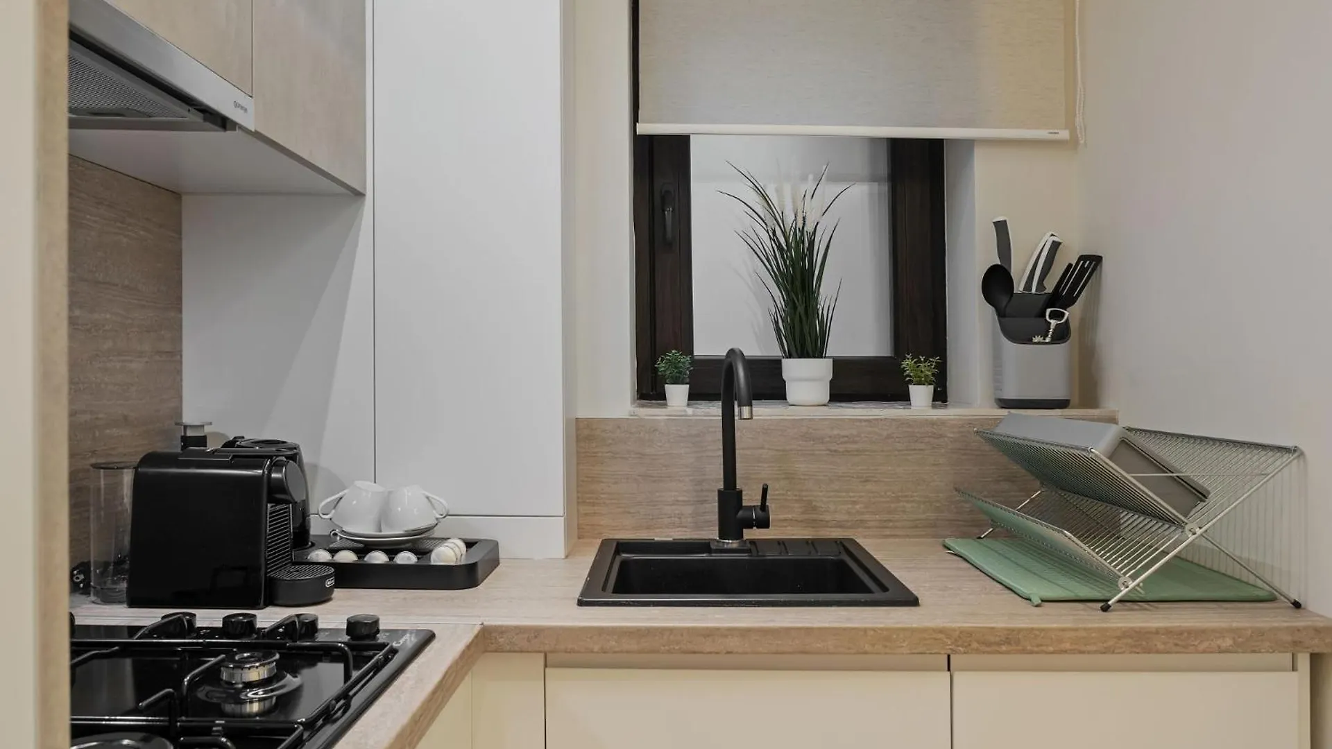 Studio Jungle Breath - City Centre Bukarest Apartment